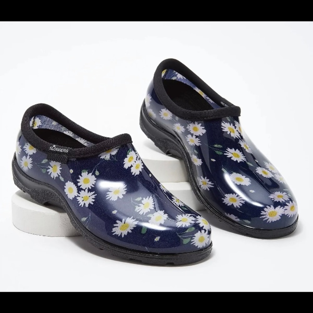 NWT Women’s Slogger shoes in Navy Daisy